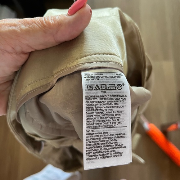 New Banana Republic Light Tan Satin-finish Cargo Pants - Picture 4 of 4